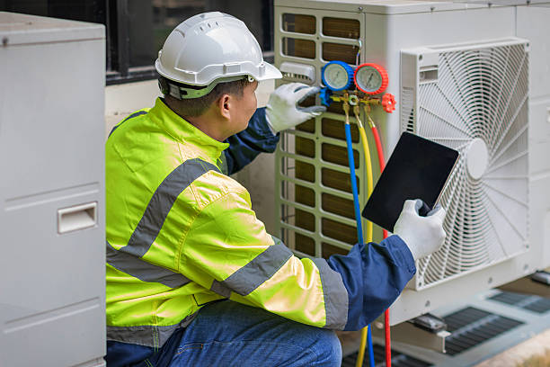Professional Hvac technician working in Pomfret Center, CT
